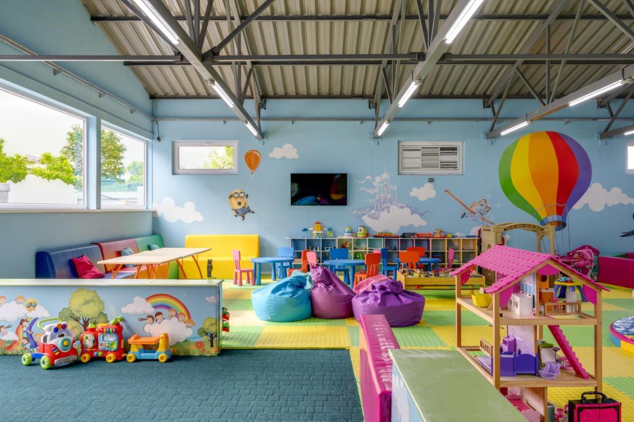 Готель Аквапарк Затока זאטוקה מראה חיצוני תמונה